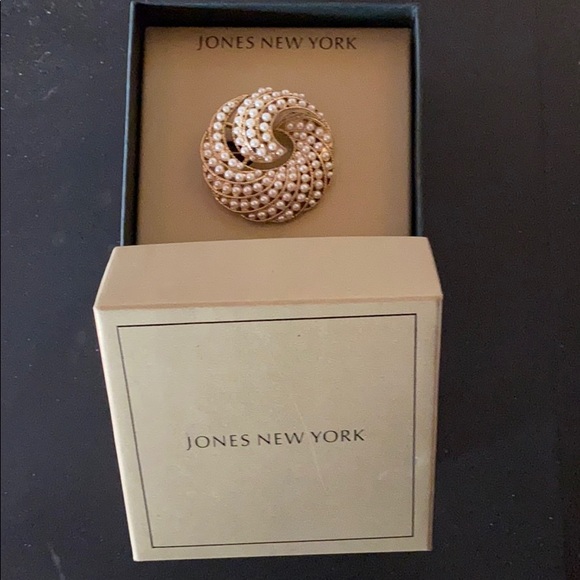 Brooch - Picture 2 of 3